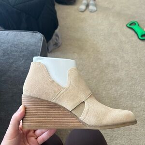 Toms Women's Tan Wedge Ankle Boots